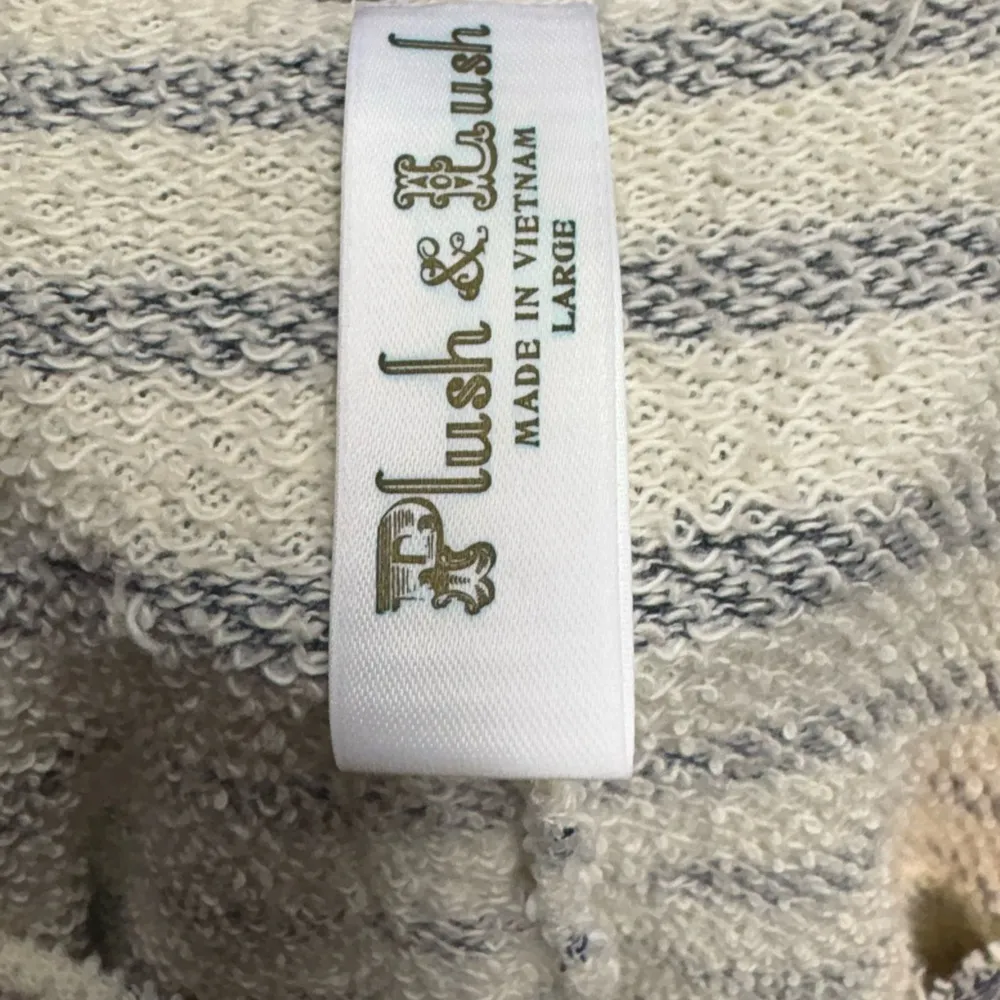 Plush & Lush Textured Knit Top Black Size L - Image 5