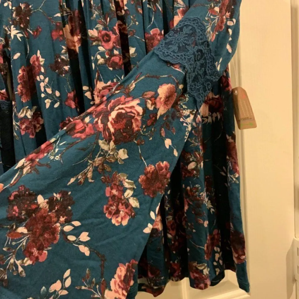 Taylor and Sage Flare Arm Top - Image 3