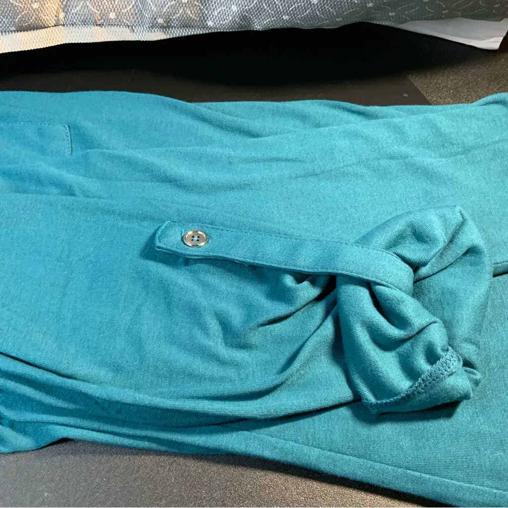 Women’s teal zippered v - Image 9