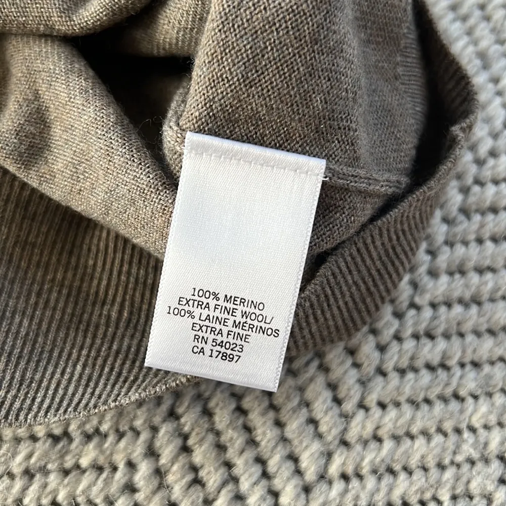 Banana Republic Merino wool sweater - Image 5