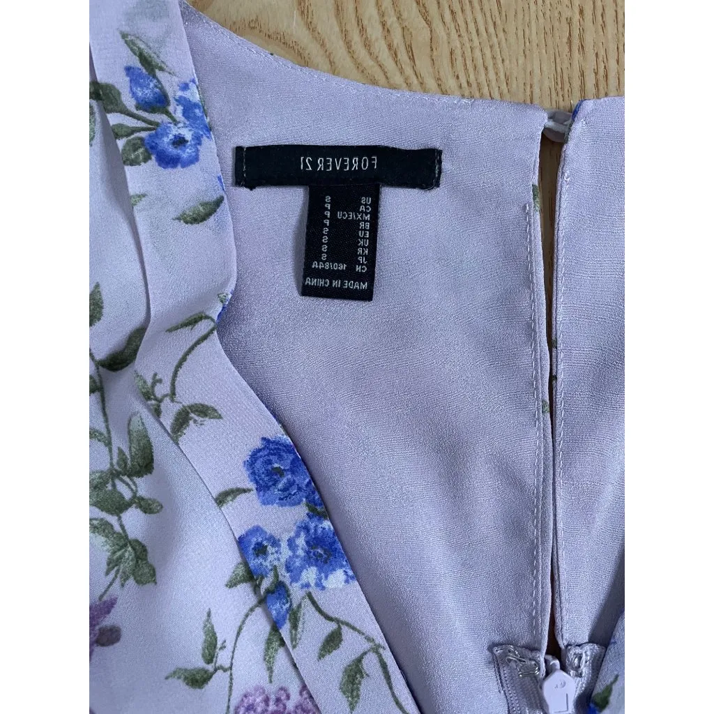 New Women’s Forever 21 Floral Print attached Lined Ruched Dress Lavender Small - Image 5