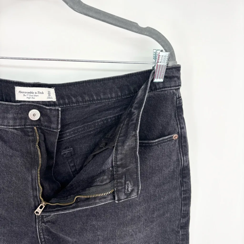 Abercrombie & Fitch The 7” Dad Short High Rise
Size 33 Black - Image 7