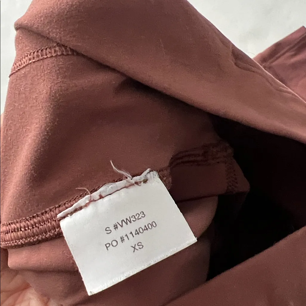 Vuori Daily Leggings in Copper Hazelnut Red 26" XS - Image 6