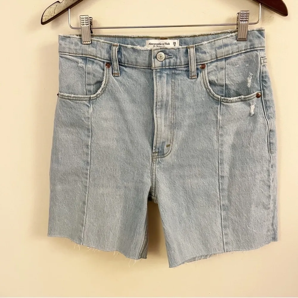 Abercrombie & Fitch Ultra High Rise 90s Straight Jean Exposed Seam Shorts Size 6 - Image 4