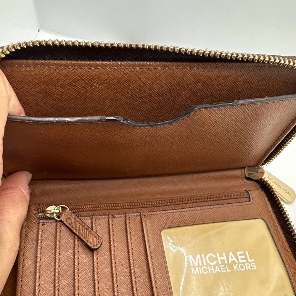 MICHAEL KORS Brown Signature Jet Set Wallet - Image 10