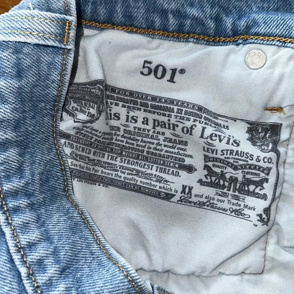 Levi’s 501 Original Fit High Rise Women's blue raw hem Shorts size 29 - Image 7