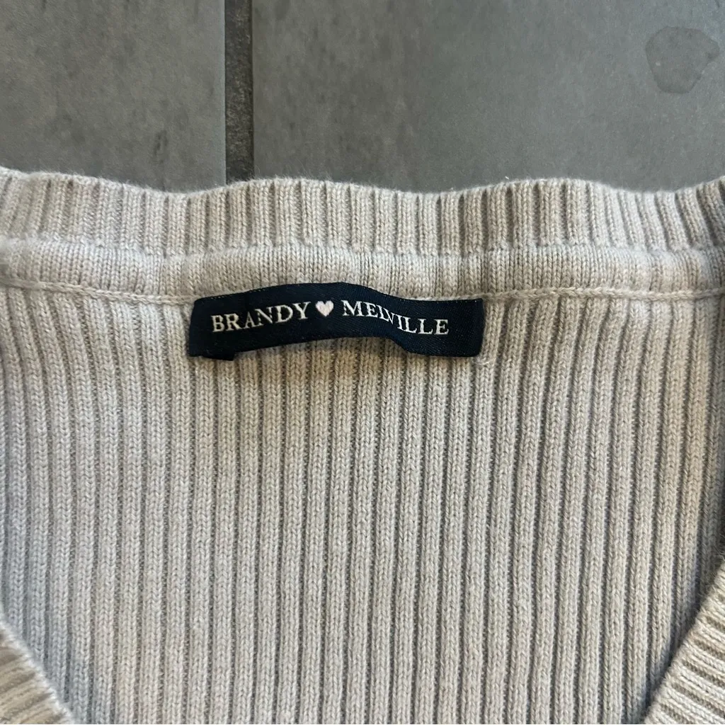 Brandy Melville Ribbed Long-Sleeve V-Neck in Grey - Image 3