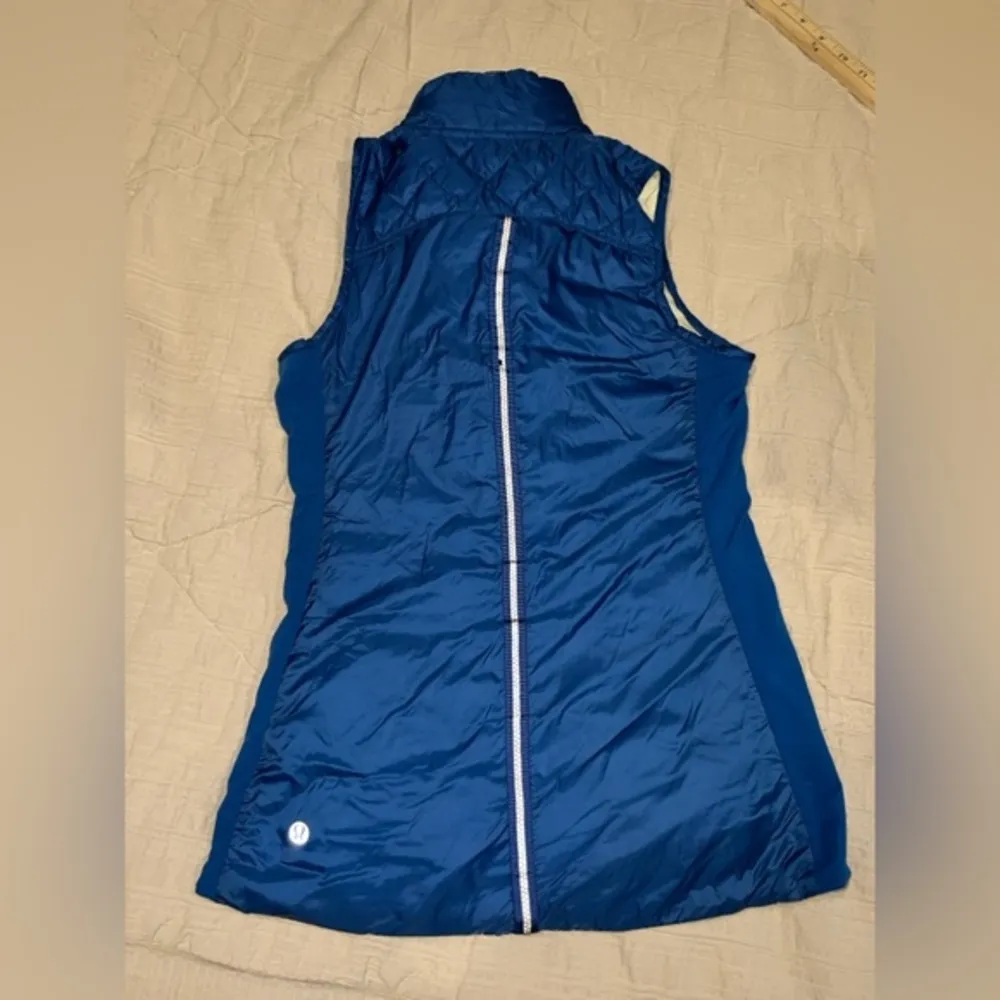 Lululemon What The Fluff Reversible Down‎ Vest. Royal Blue/Cream. Size 4 - Image 9