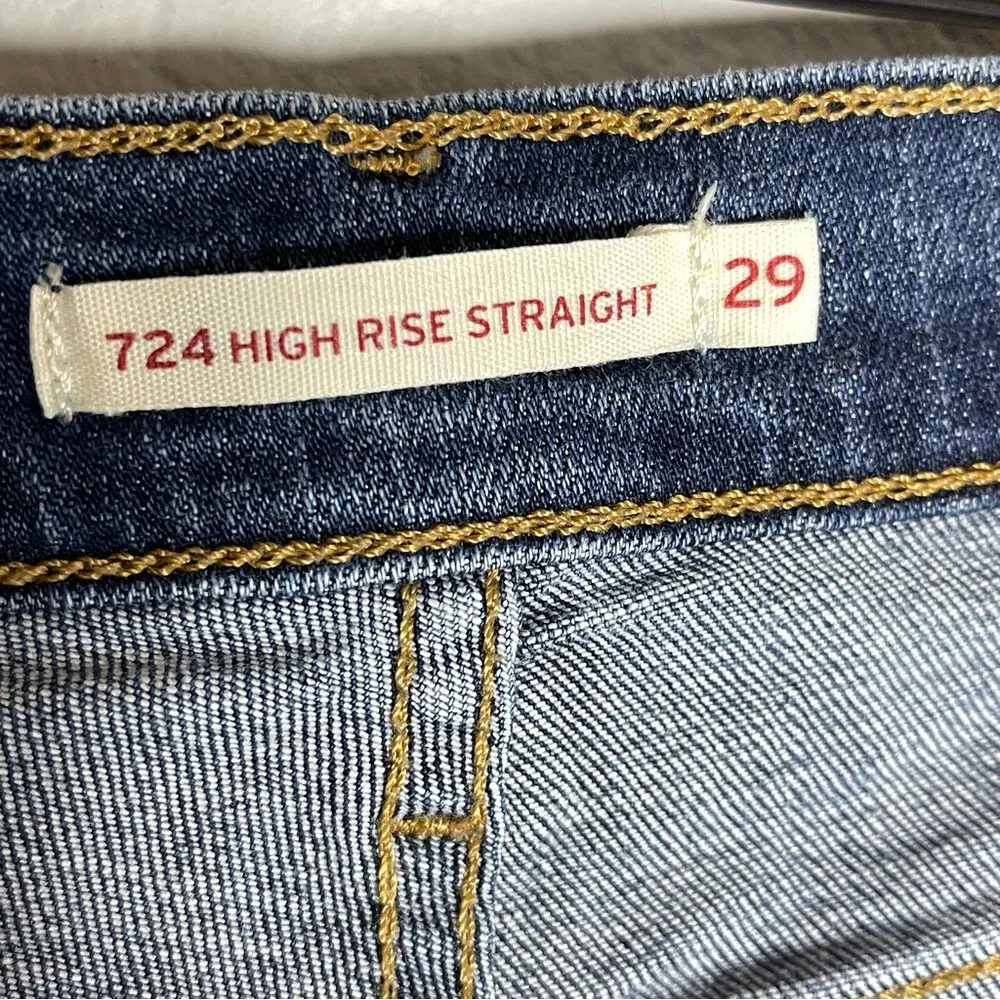 LEVIS 724 HIGH RISE STRAIGHT Jeans zipper and Button Closure Medium Wash - Image 5