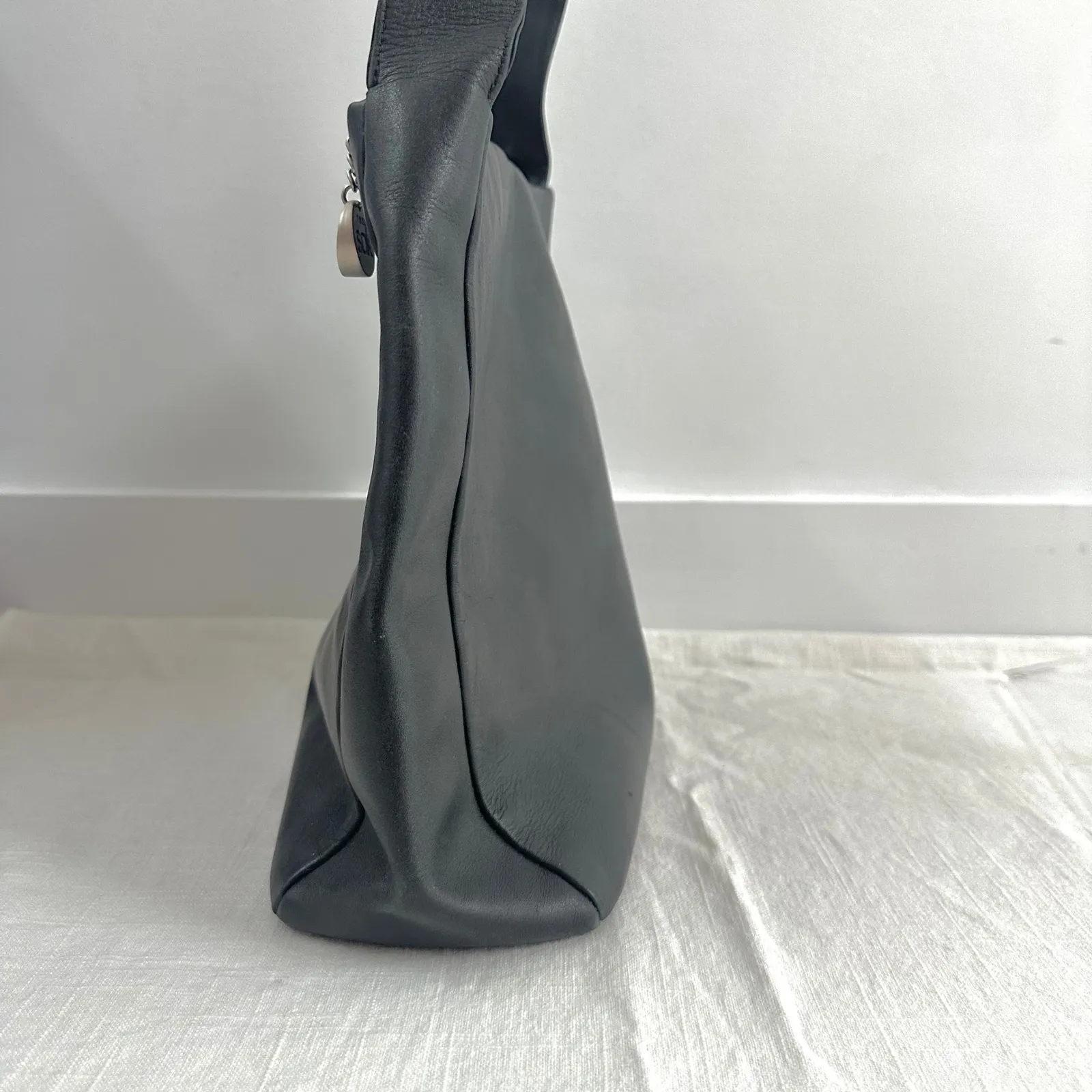 Vintage The Sak Leather Bag Early 1990s Black Soft Pebbled Leather Hamdbag 90s - Image 14