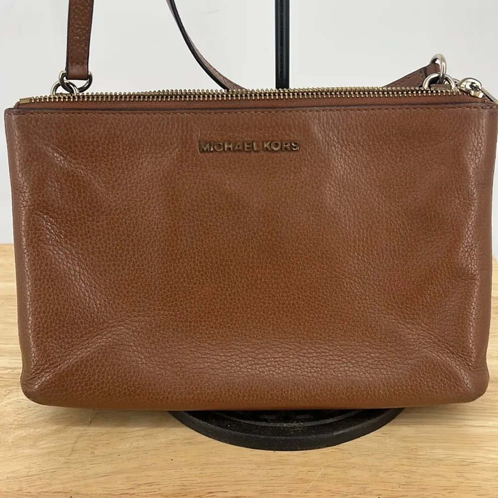 Michael Kors Brown Crossbody Bag with Structured Design - Image 2