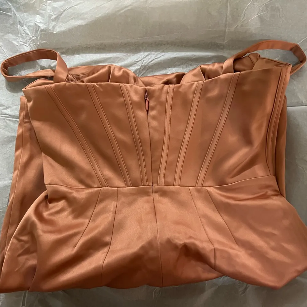 HOUSE OF CB 'Faye' Rose Satin Pleated Midi Dress - Image 6