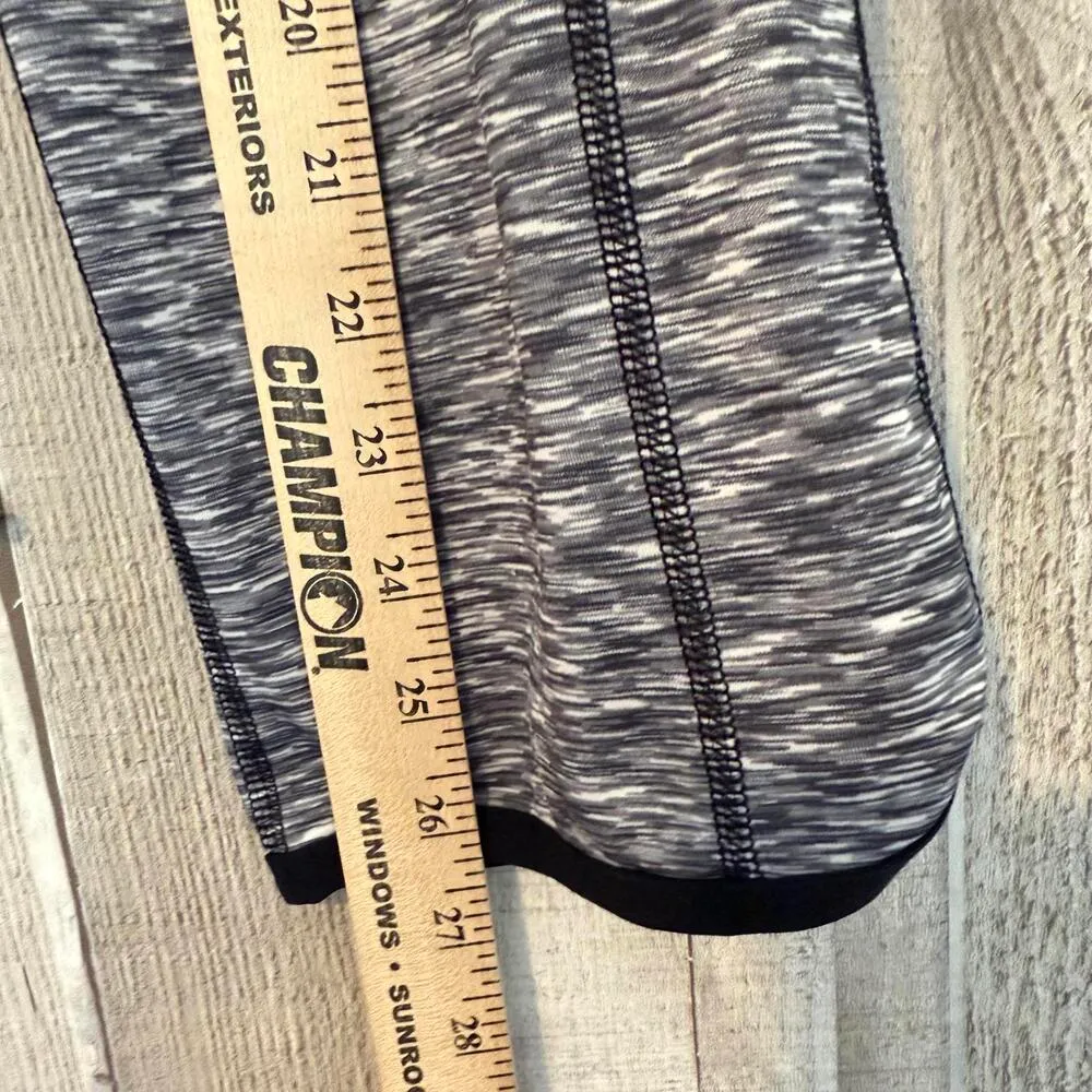 Stylish Gray Athletic Capris with Black Accents Women's Size L Charlotte Russe - Image 5