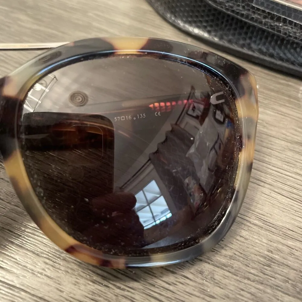 Oscar De La Renta Tortoise Brown Sunglasses With Case Women’s - Image 2