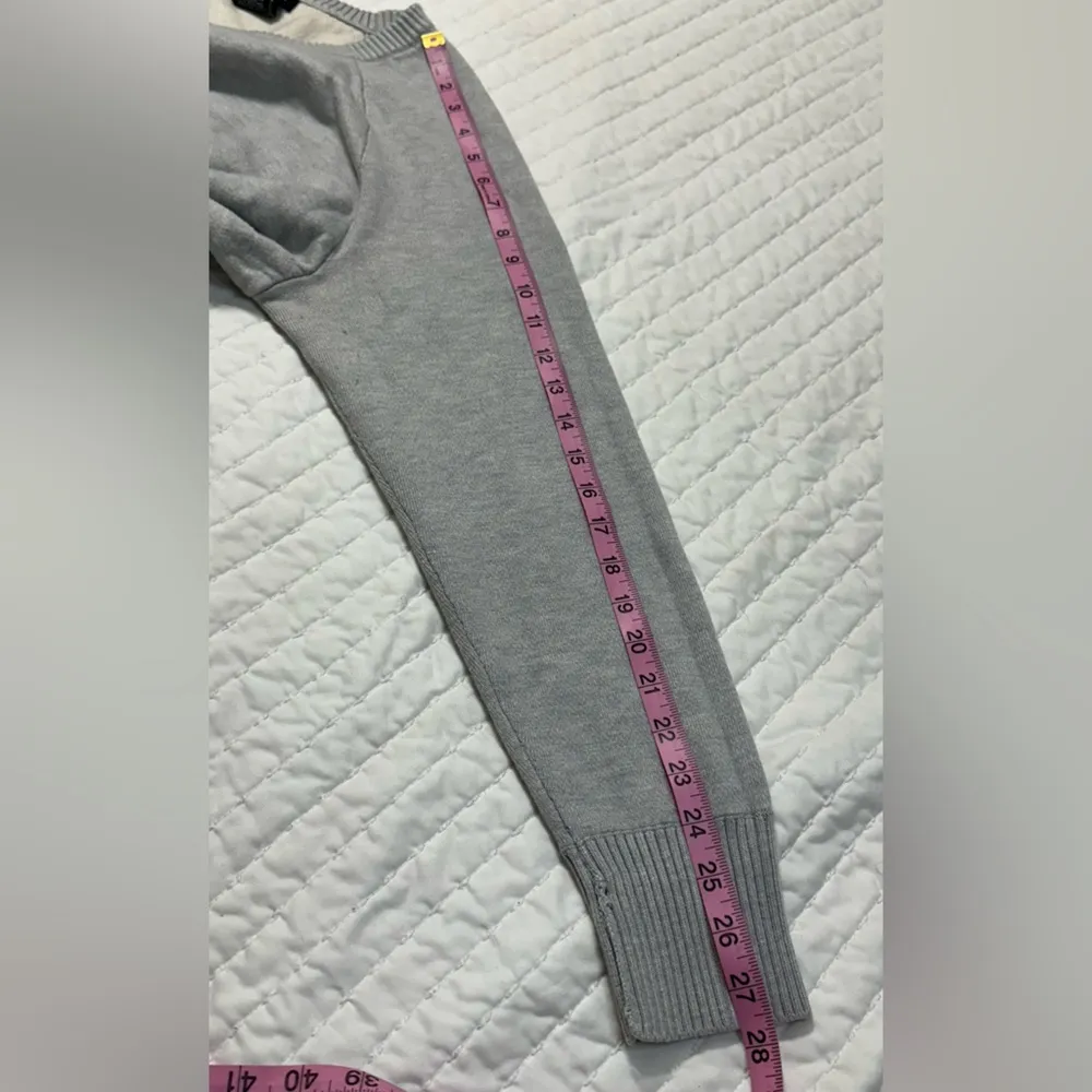 Max & Mia Light Gray Women's  Seamfront  Crew Neck Pullover Sweater - Image 7