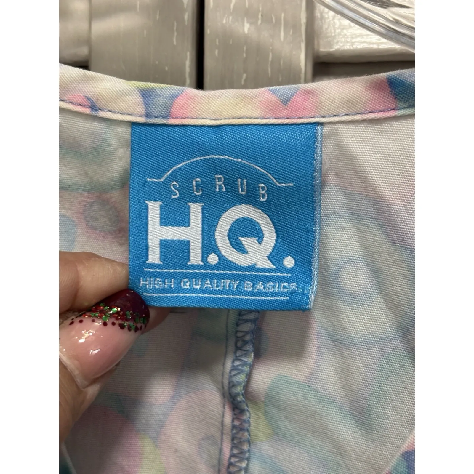 HQ Scrub Love XOXO‎ Print Size XL Scrub Top V Neck Pockets Pastel Medical Pink - Image 2