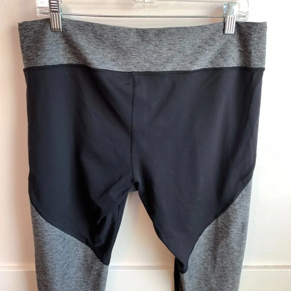 The North Face Black & Gray Motivation Colorblock Capris - Image 6