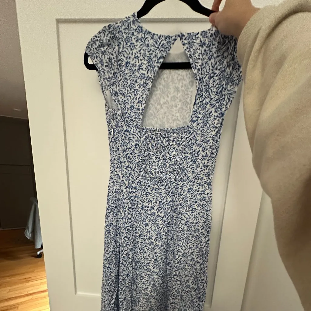 Banana Republic Floral Blue Sleeveless Dress - Image 2