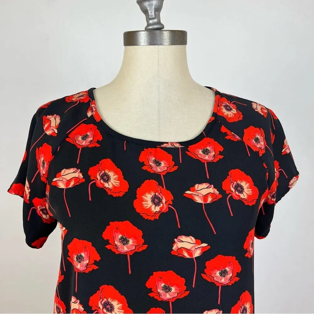 Cabi Flanders Poppy Floral Split Back Top - Image 4