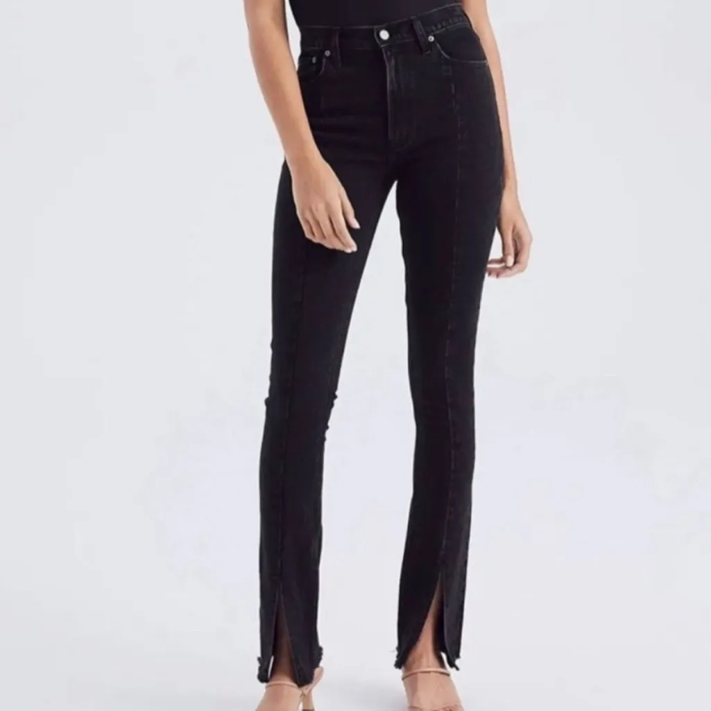 Abercrombie & Fitch The Skinny High Rise Split Hem -
Faded Black 25/0 Short - Image 2