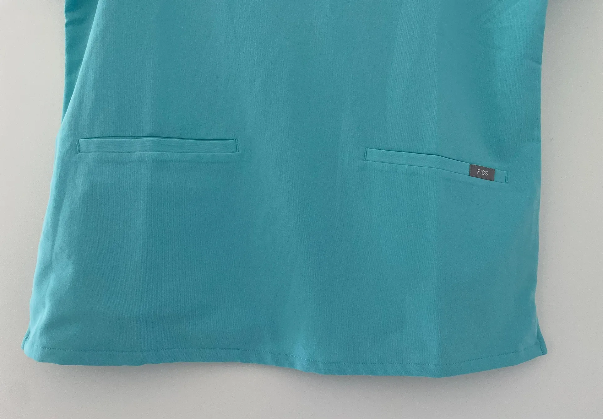 Casma 3-Pocket Scrub Top - Image 4