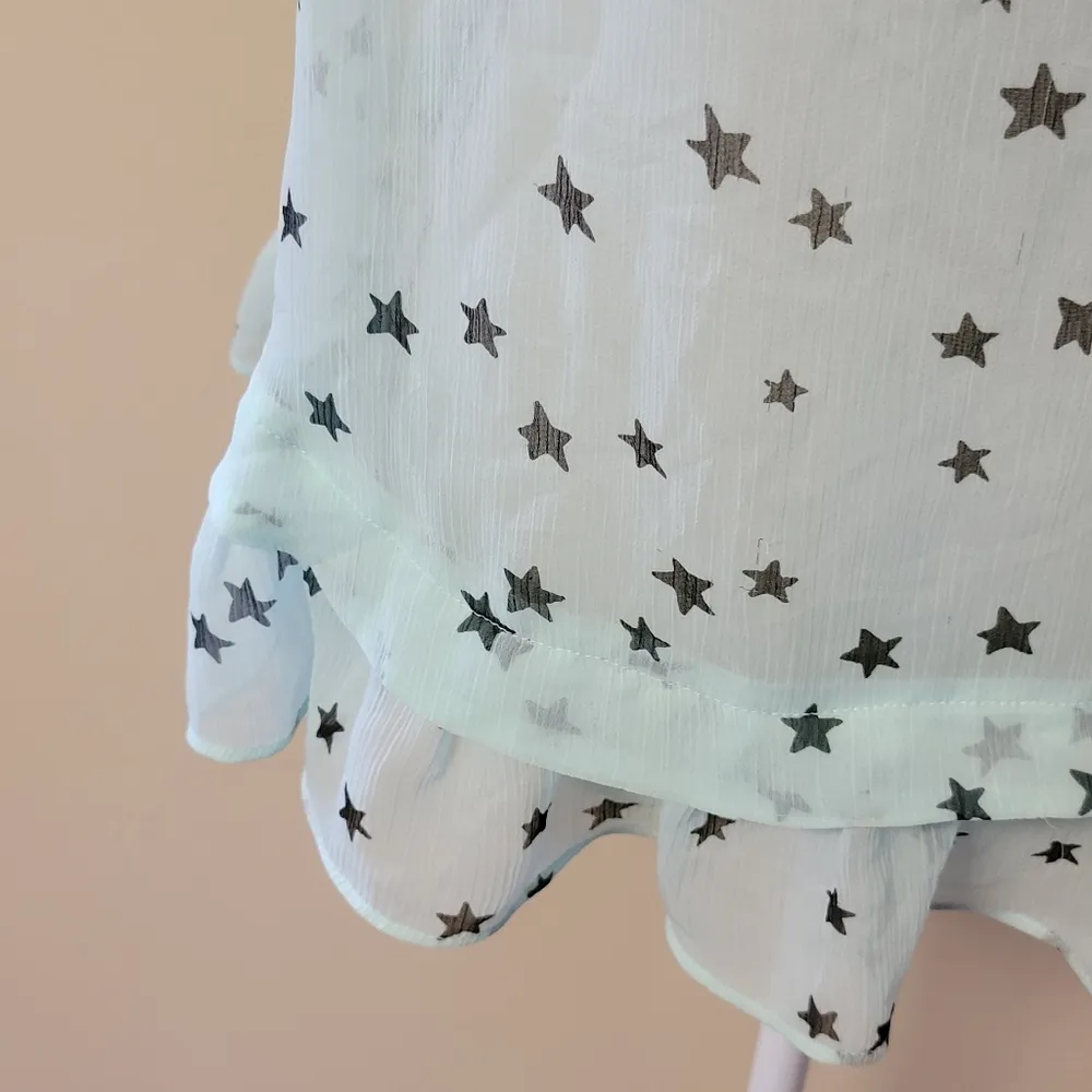 Elle mint star blouse size medium - Image 3