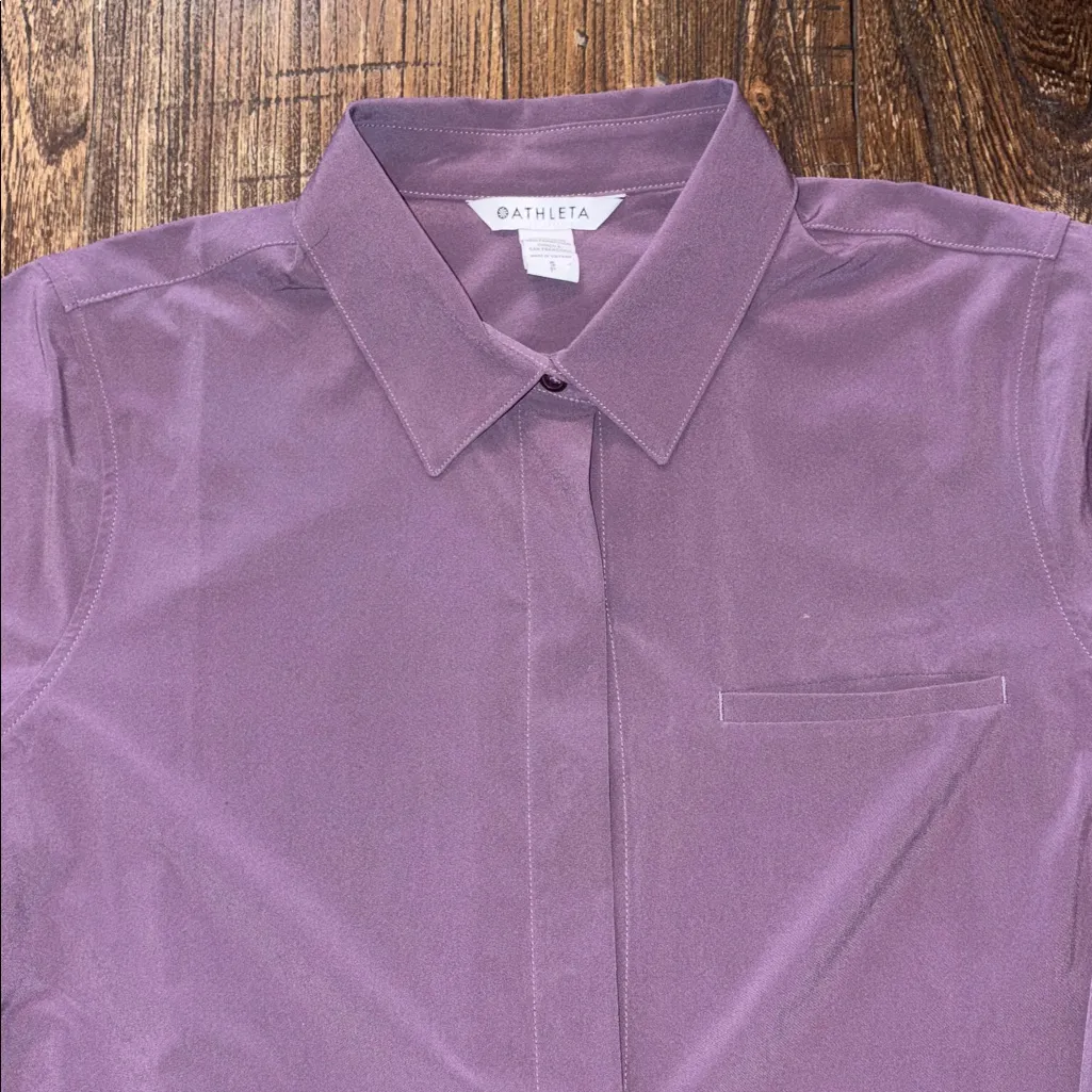 Athleta Urbanite Top Dusk Violet Long Sleeve Button Down Small EUC - Image 3
