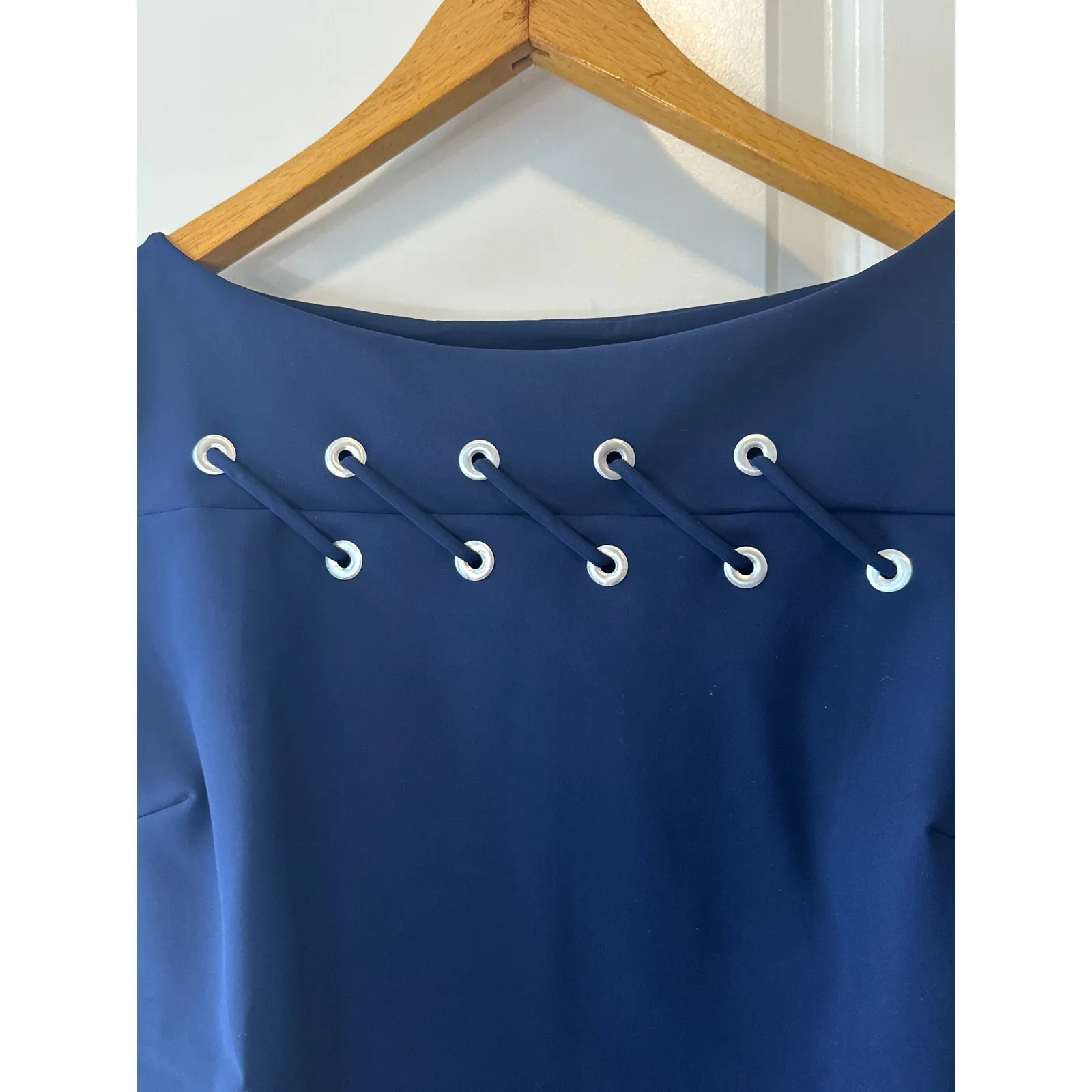 Chiara Boni Navy Rosario Shift Dress Grommet Detail Size 8 - Image 4