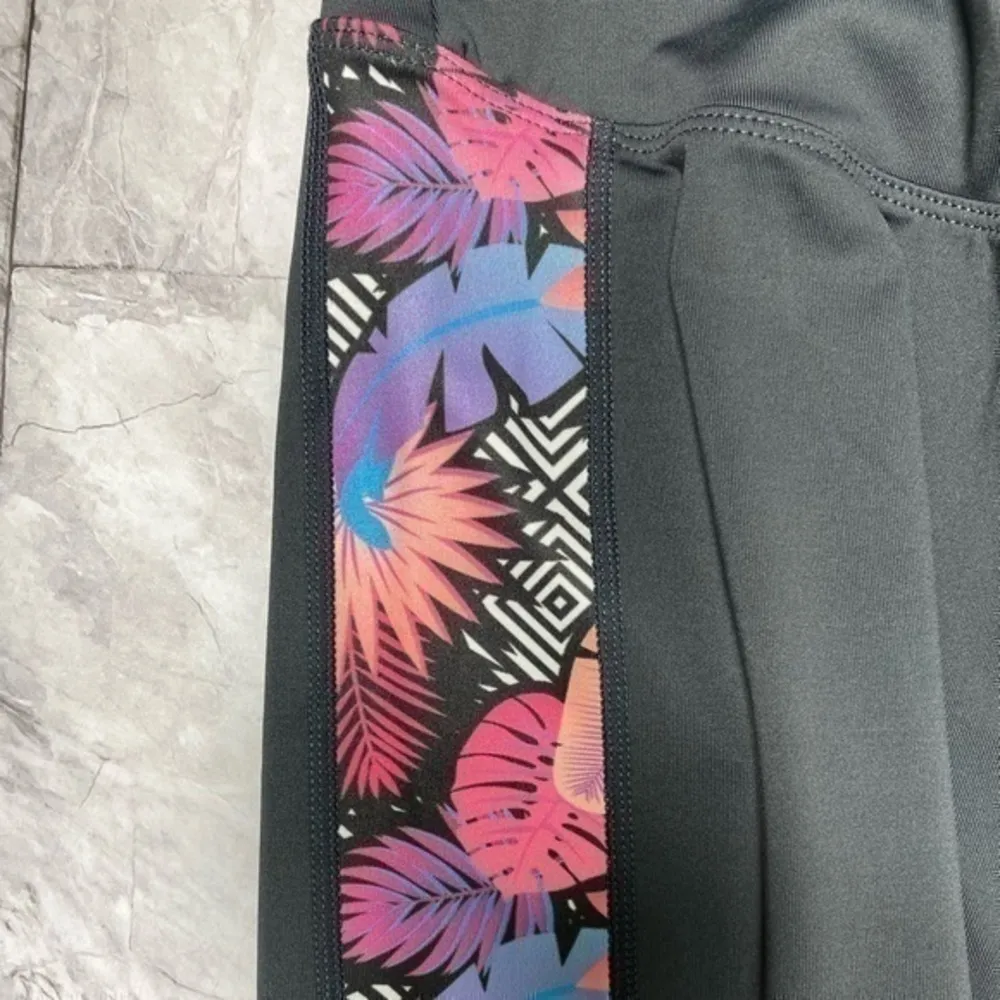 Orange theory cropped leggings - Image 6