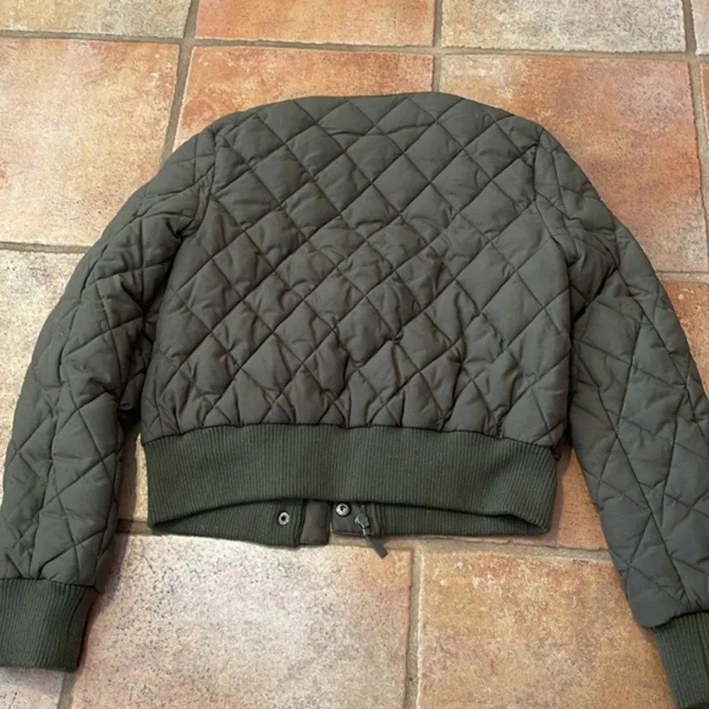 DKNY DOWN QUILTED BOMBER IACKET ARMY GREEN - Image 6
