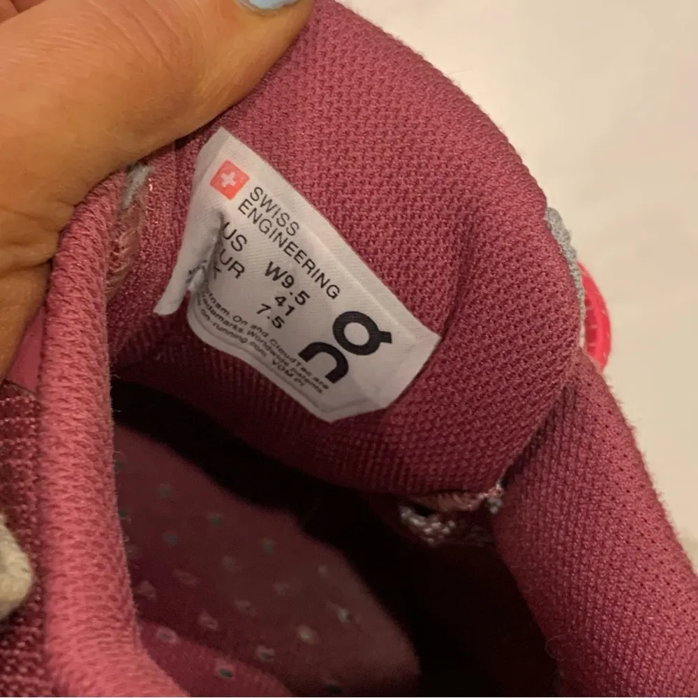 On Women’s Cloudflyer Magenta Mulberry Running Sneakers Cloud Shoe Training Pink Size 9.5 - Image 8