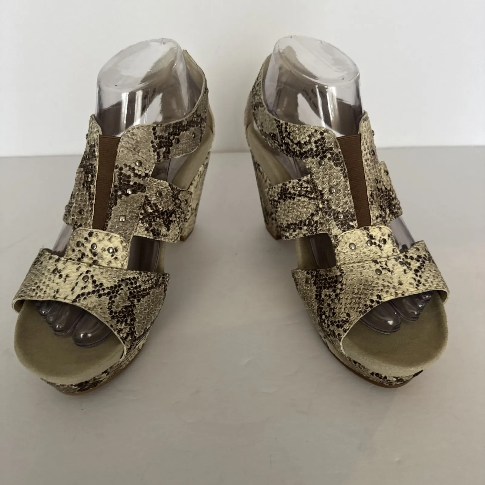 Earthies Sandles Santiago Beige Snake Embossed‎ Leather Studded Edgy Animal 8 B Tan - Image 6