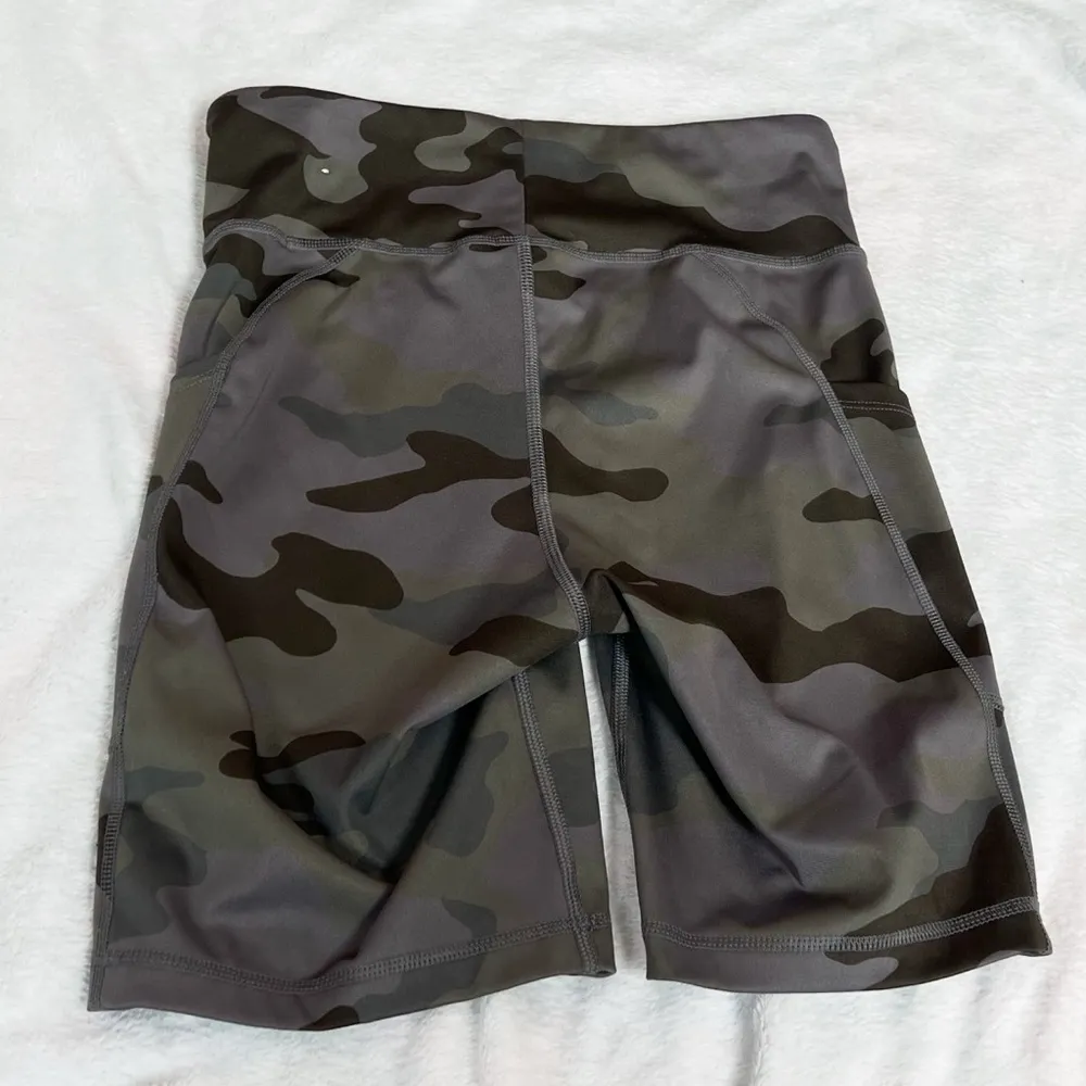 Aerie Camouflage Camo Athletic Biker Shorts Pockets Green Medium Stretchy M - Image 2
