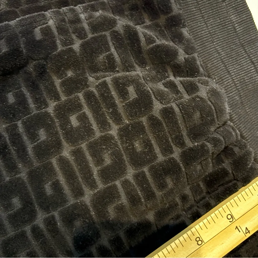 Guess women's pull on velvet jogger size S - Image 8