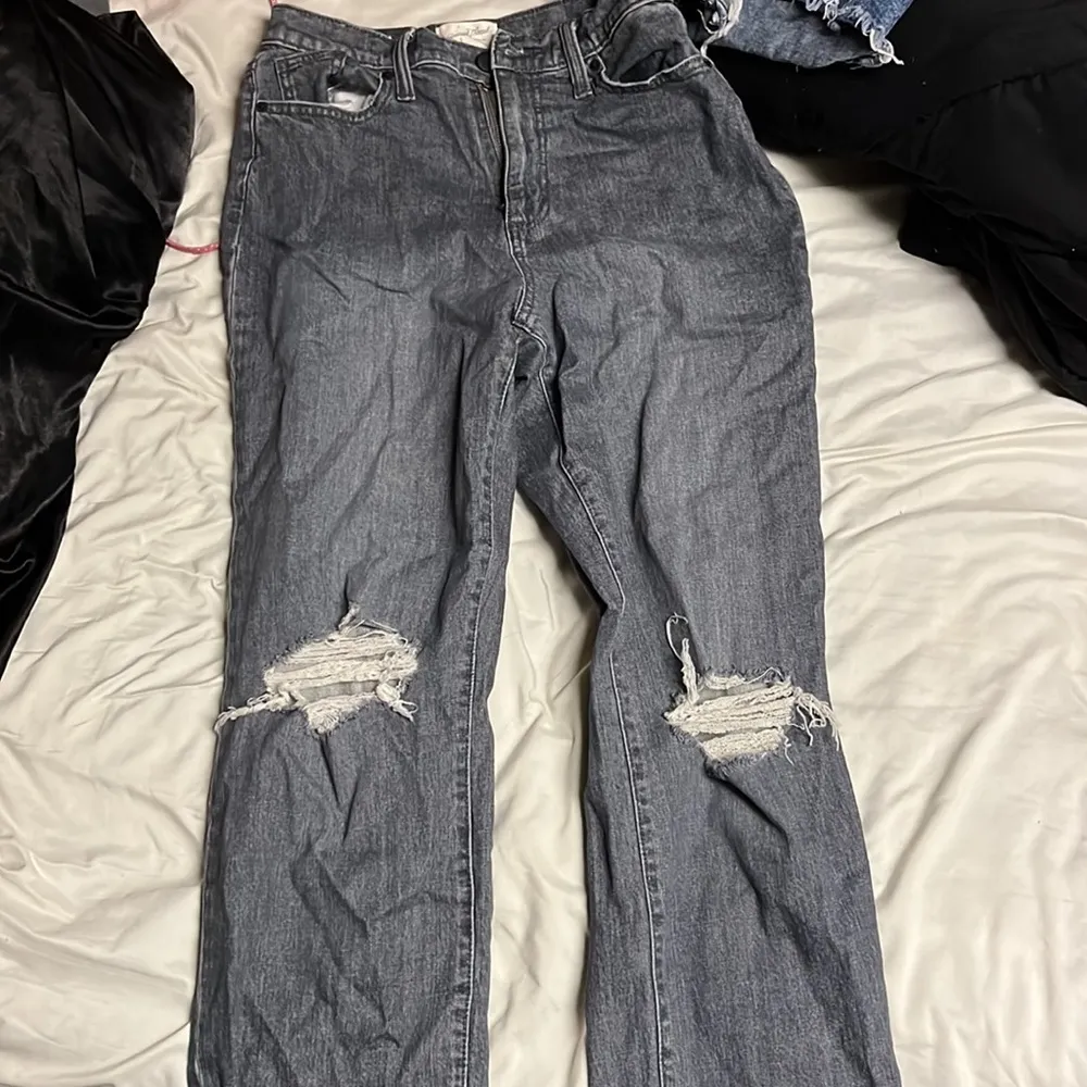 Universal Threads  mom jeans - Image 2