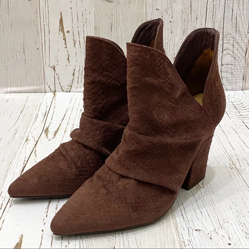 Mi. iM “Kendall” V Cut Booties 7.5 - Image 6