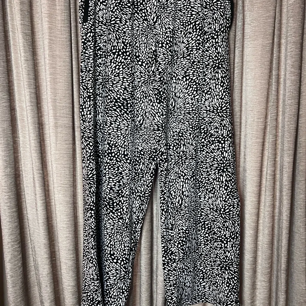 DKNY Black and White Abstract Pattern Women's Pajama Pants Size Medium - Image 3