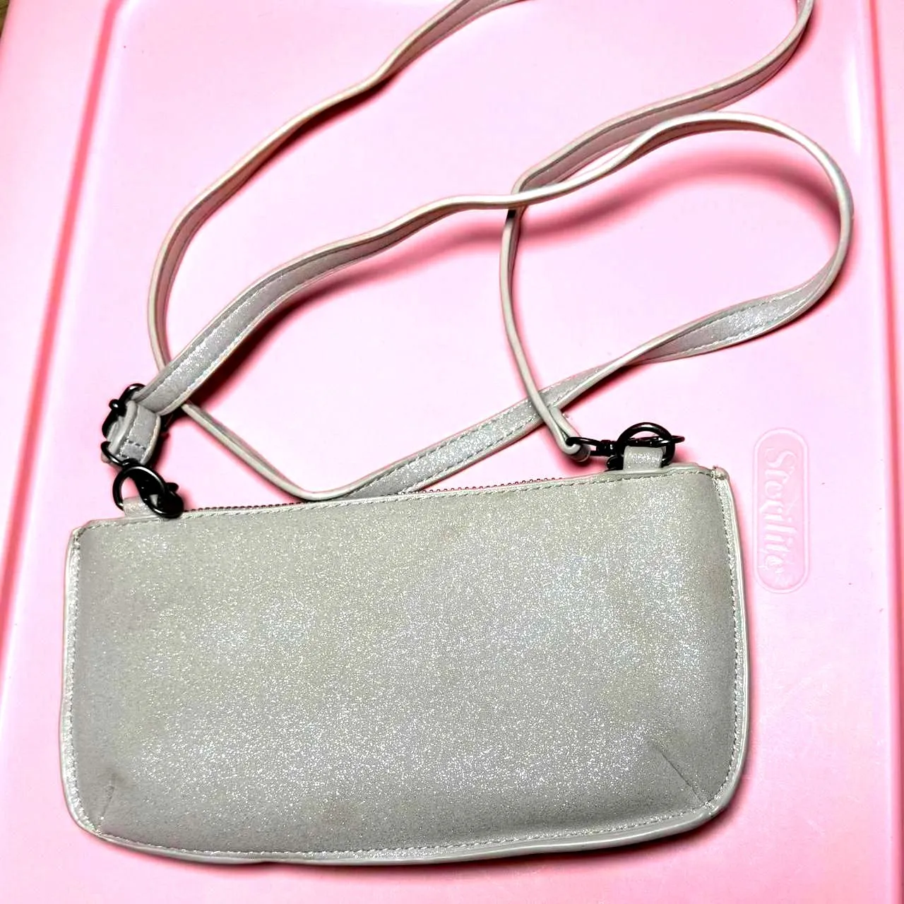 JOY SUSAN Women's Grey and Silver Bag Mini Crossbody Wristlet - Image 3