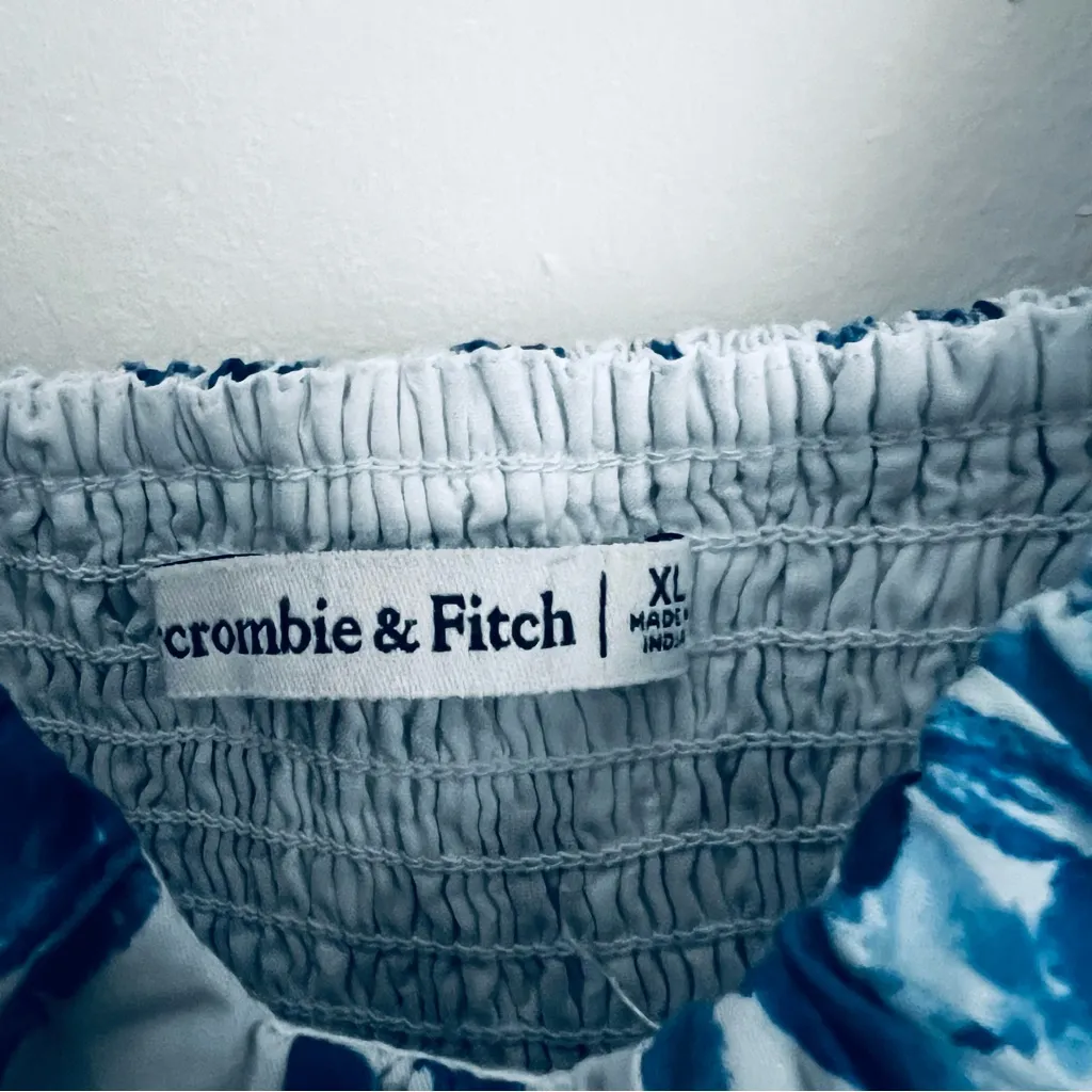 Abercrombie & Fitch Blue Floral Puff Sleeve Top V neck smock XL - Image 3