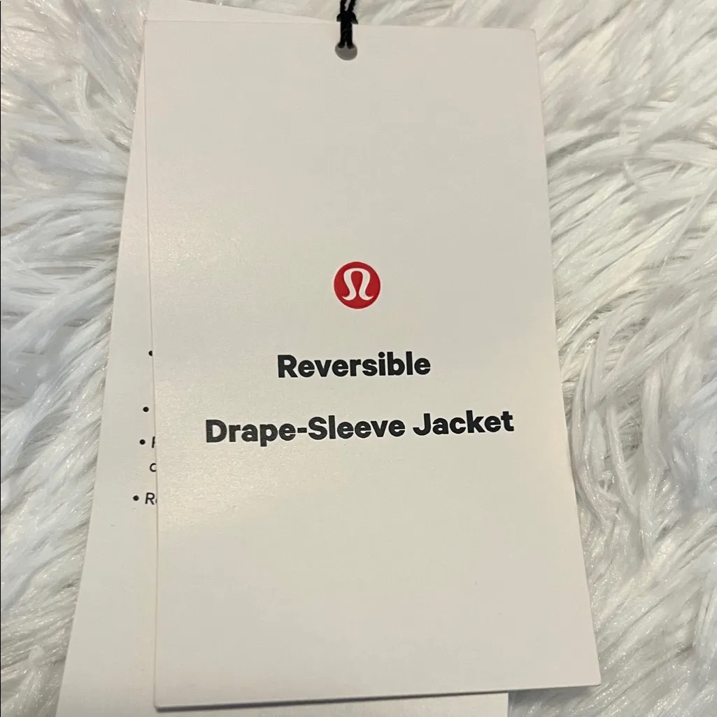 Lululemon Reversible Drape-Sleeve Jacket
Sonic Pink / Wild Berry Size 6 - Image 5