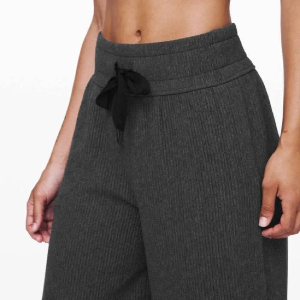 Lululemon Retreat Yourself Crop in Heathered Core Grey Wide Leg Pants W-439 Sz 6 - Image 6