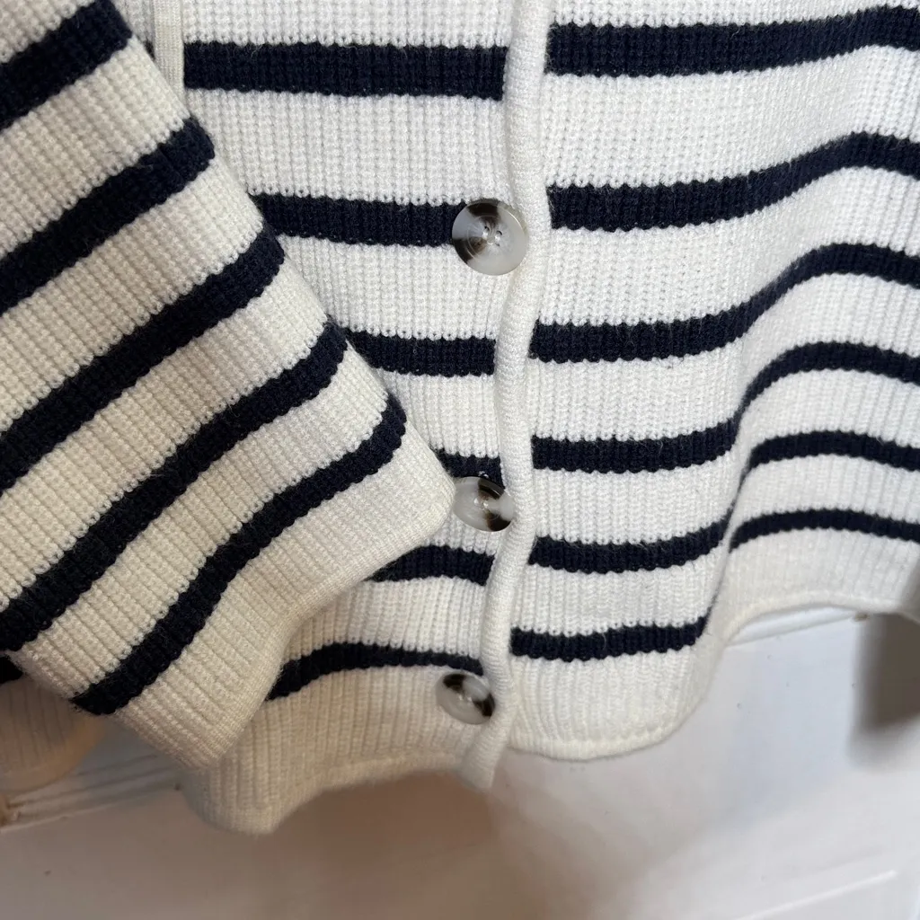 Evereve Isabel Hoodie Lady Like Knit Button Hooded Cardigan W1939 Sz L - Image 9