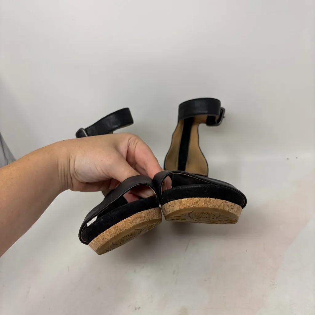 UGG Zoe II Sandal Size 6 - Image 8