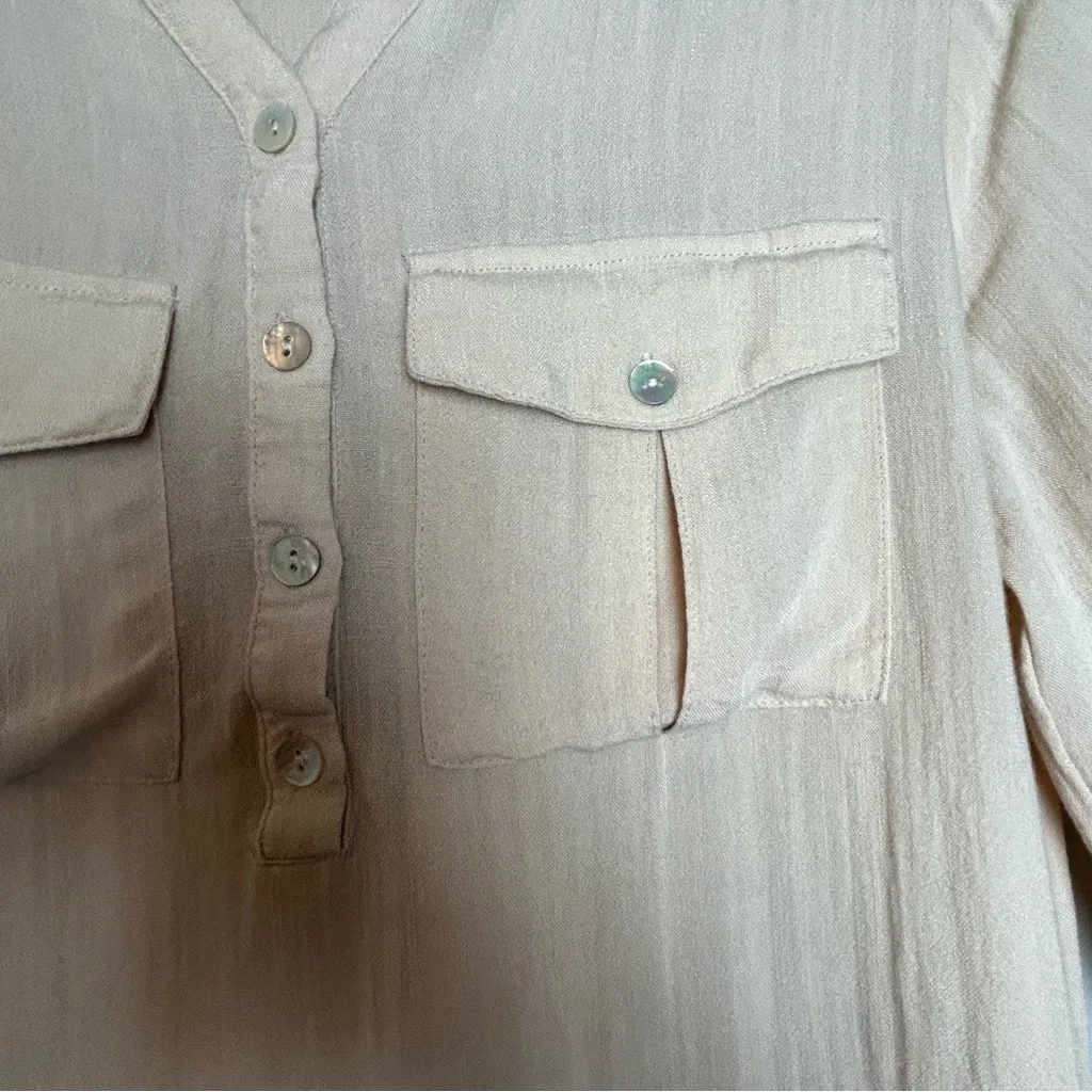 ⭐️Kori beige henley style button up blouse size medium - Image 4