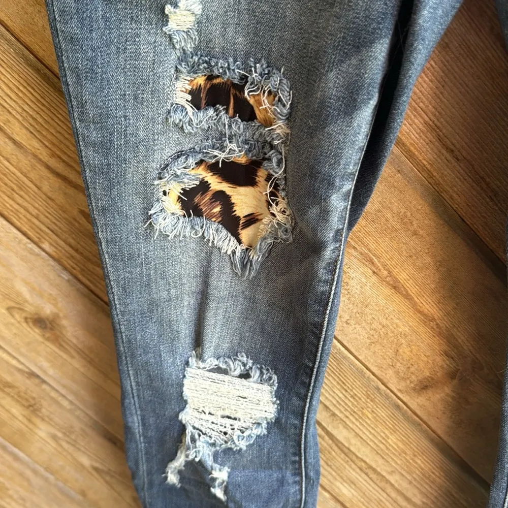 Judy Blue distressed ripped leopard cheetah skinny fit jeans size 11/30 - Image 6