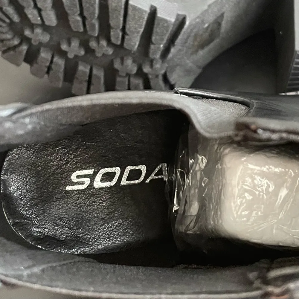 Faux Leather Boots Womens size 10 Lug Sole Double Gore Ankle Chunky Heel Black - Image 7