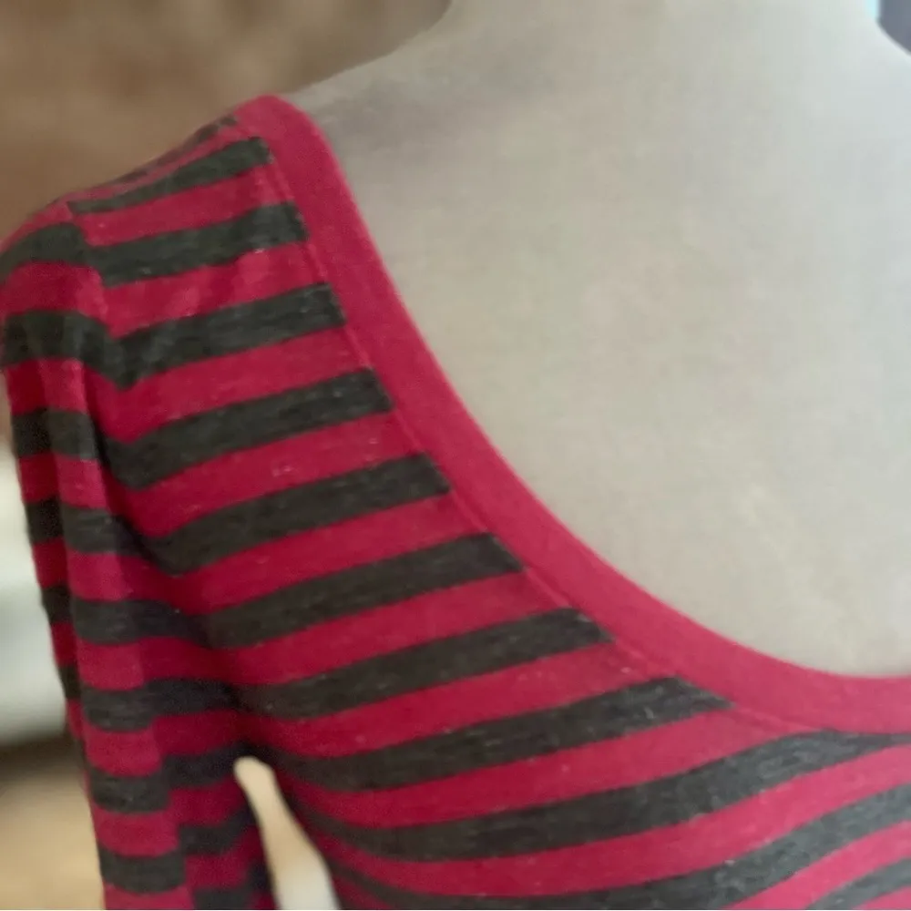 NWT Juicy Couture Top Pink Gray Stripe Sparkle Tee Shirt M Casual Nautical chic - Image 4