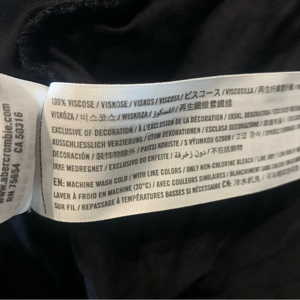 • Abercrombie tie front shorts black small - Image 4