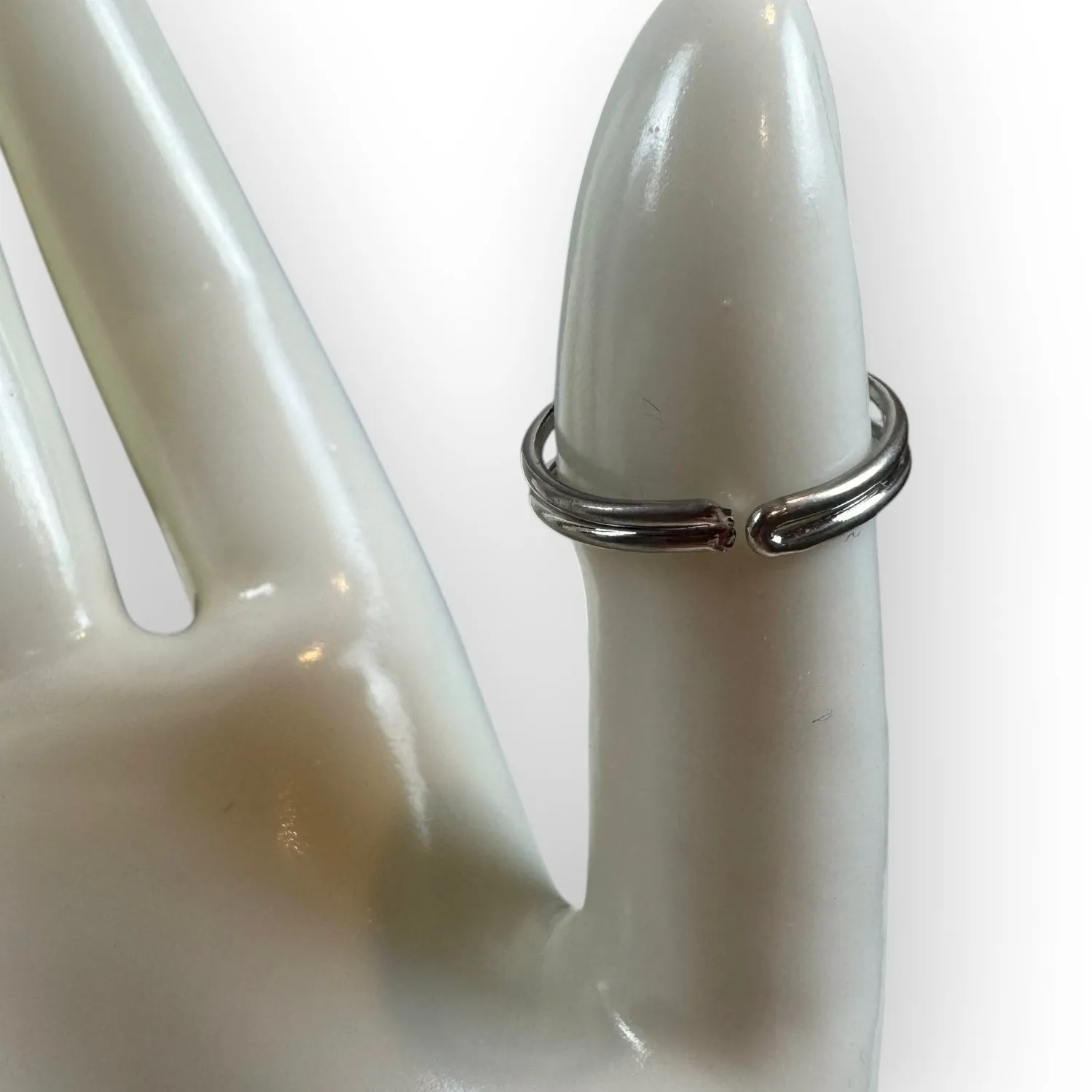 Dainty Minimalist Ring Y2K Adjustable Silver Band with Two White Hearts Size 6 - Image 6