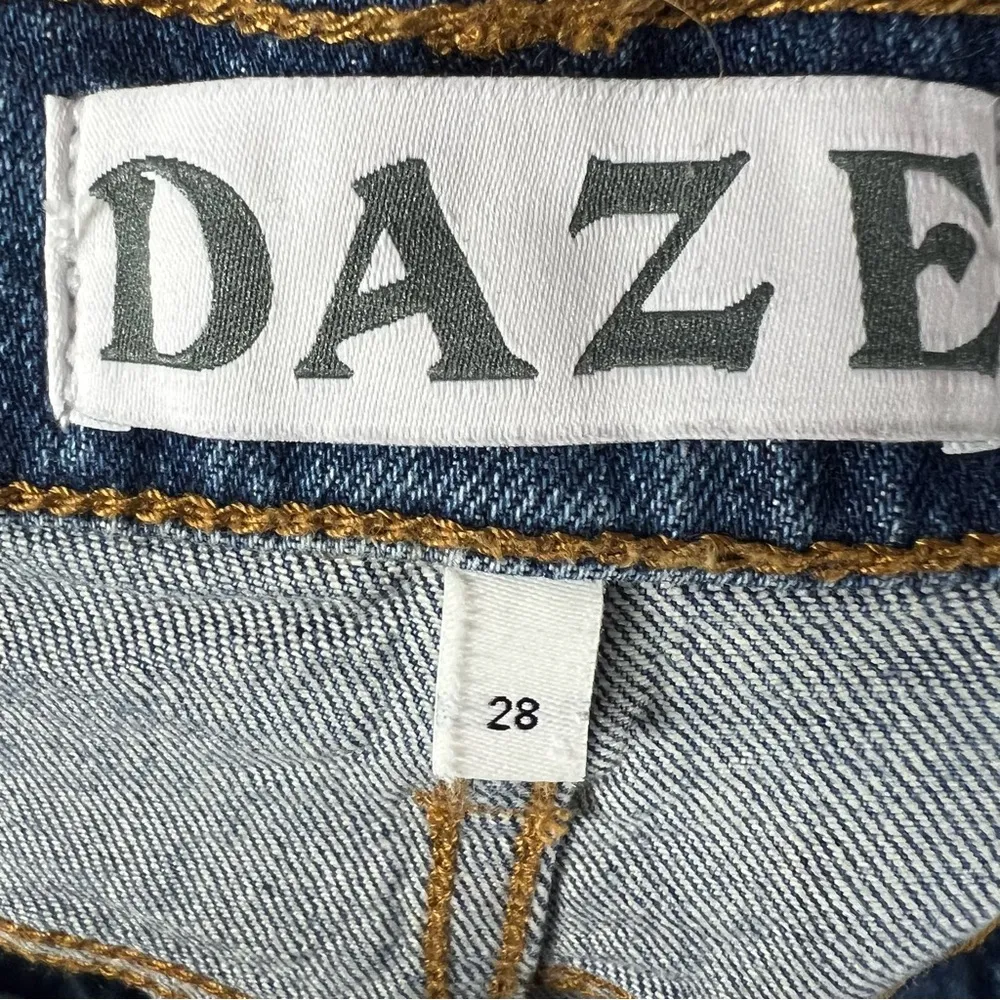 Daze Distressed High Waisted Denim Shorts Blue Size 28 - Image 7